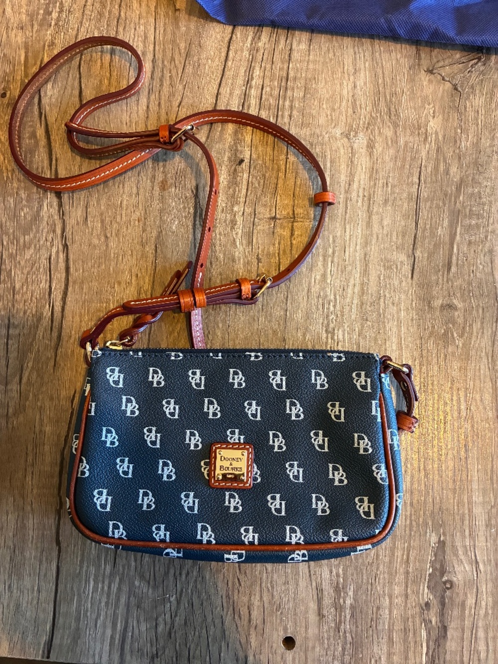 Dooney & Bourke crossbody purse